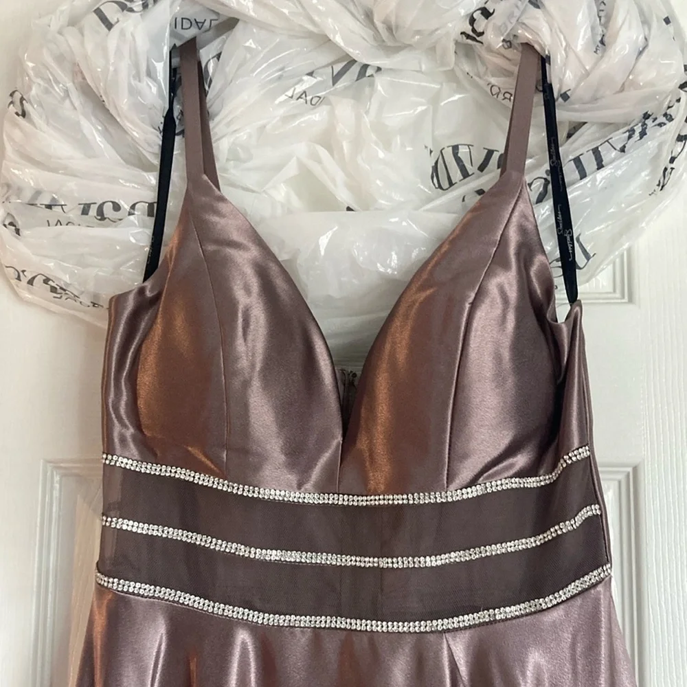 Mauve V-Neck Satin Aline Prom Dress with Slit and Pockets - Picture 6 of 7